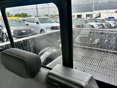 Used 2018 Ford F150 XLT w/ Equipment Group 302A Luxury AWD/4WD image 9