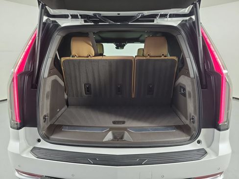Certified 2023 Cadillac Escalade Premium Luxury w/ LPO, Radiant Package AWD/4WD image 8