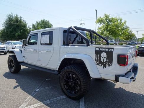 Used 2023 Jeep Gladiator Overland AWD/4WD image 6