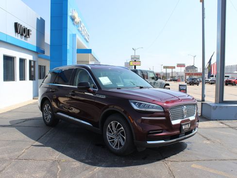Used 2021 Lincoln Aviator AWD image 2