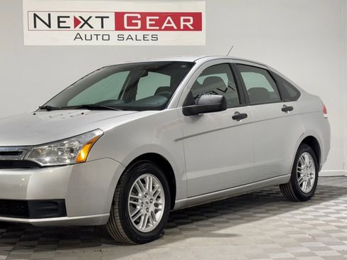 Used 2010 Ford Focus SE image 6