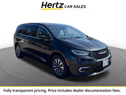 Used 2023 Chrysler Pacifica Touring-L