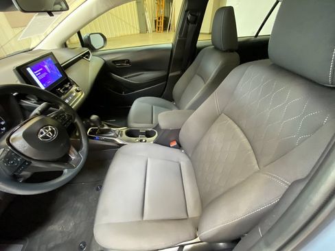 Used 2025 Toyota Corolla LE FWD image 21