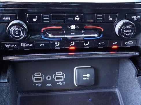 Used 2022 Jeep Grand Cherokee L Laredo image 13