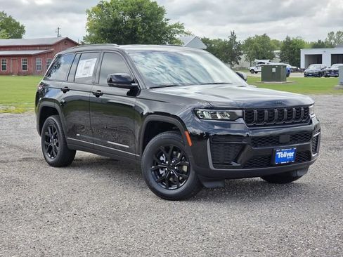 New 2026 Jeep Grand Cherokee Altitude RWD image 2