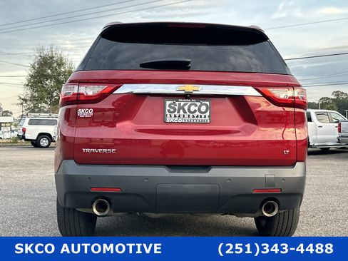Used 2021 Chevrolet Traverse LT image 4