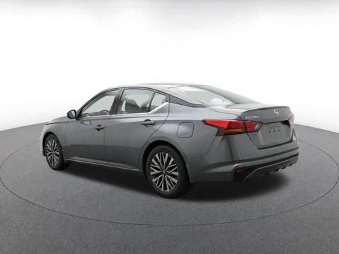 Used 2025 Nissan Altima 2.5 SV FWD image 7