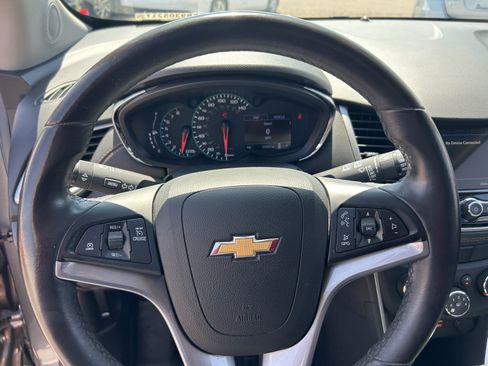 Used 2019 Chevrolet Trax LT w/ LT Convenience Package FWD image 18