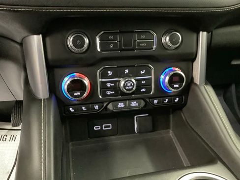Used 2023 GMC Yukon XL SLT image 23