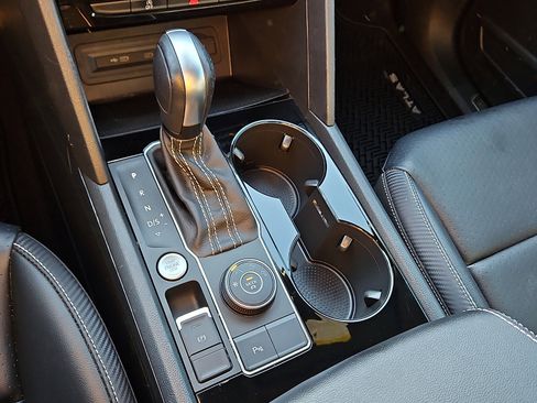 Certified 2022 Volkswagen Atlas Cross Sport SEL R-Line w/ Cross Sport MDO Package image 14