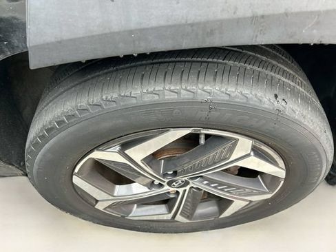 Certified 2022 Hyundai Tucson Limited AWD/4WD image 11