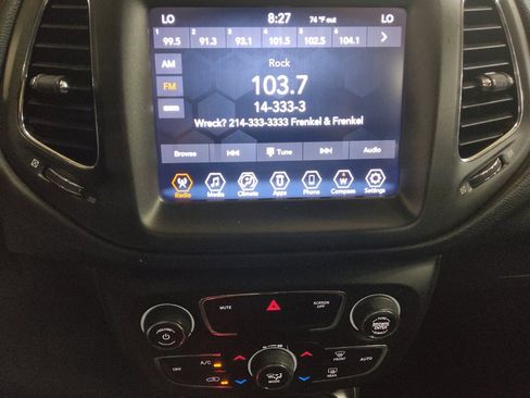 Used 2020 Jeep Compass Trailhawk AWD/4WD image 25