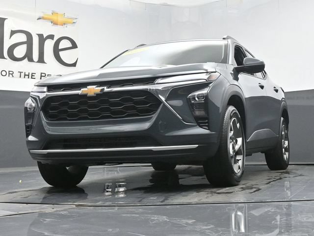 Used 2025 Chevrolet Trax LT FWD image 4