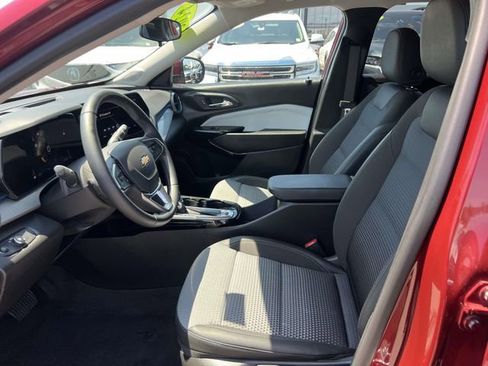 Used 2024 Chevrolet Trax LT w/ Driver Confidence Package FWD image 16