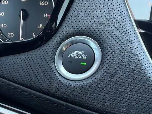 Used 2024 Cadillac XT6 Luxury FWD image 3