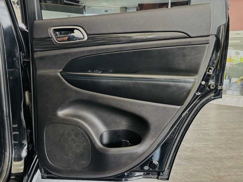 Used 2019 Jeep Grand Cherokee Laredo AWD/4WD image 33