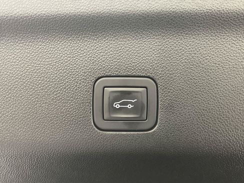 Certified 2025 GMC Yukon Denali w/ Sun & Power Step Package AWD/4WD image 5