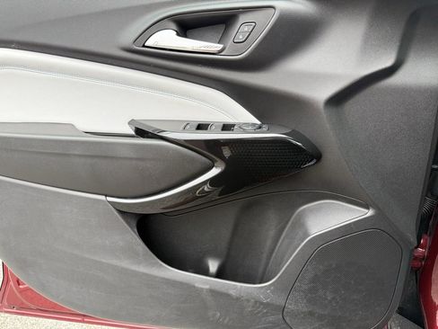 Used 2025 Chevrolet Trax LT w/ LT Convenience Package image 21