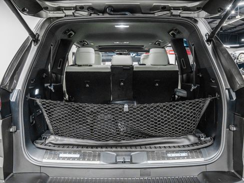 Used 2024 Lexus LX 600 4WD w/ Luxury Package image 18