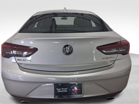 Used 2018 Buick Regal Essence FWD image 6