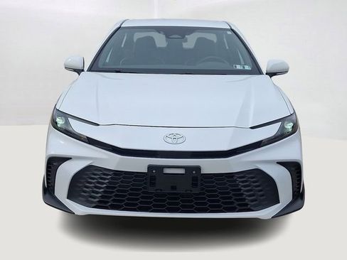 Used 2025 Toyota Camry SE image 2