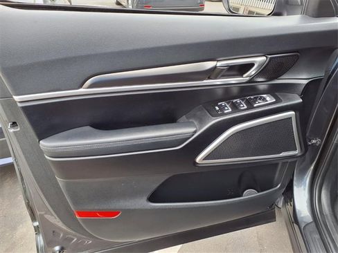 Used 2023 Kia Telluride S image 12