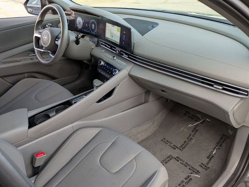 Used 2025 Hyundai Elantra SEL image 29