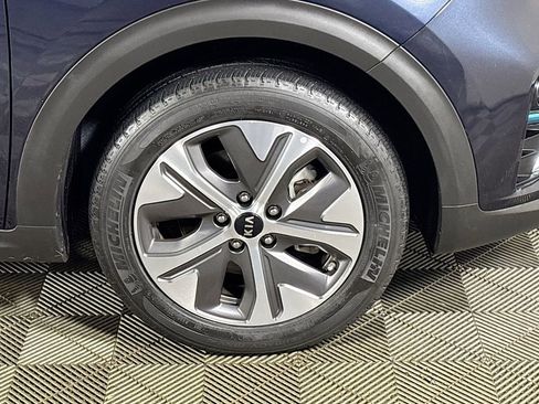 Used 2020 Kia Niro EX image 22