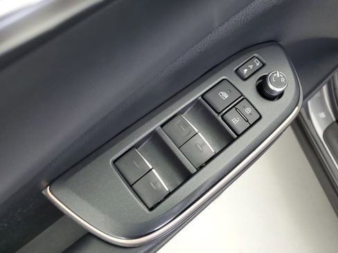 Used 2023 Toyota Crown Limited image 21