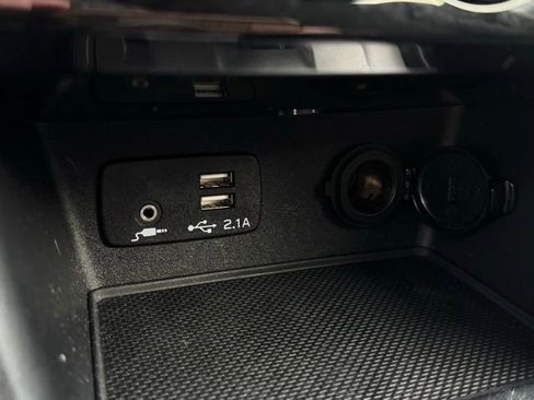 Used 2024 Subaru Forester Premium image 32