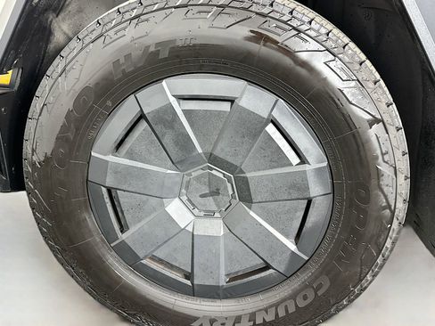 Used 2024 Tesla Cybertruck AWD Crew Cab image 32