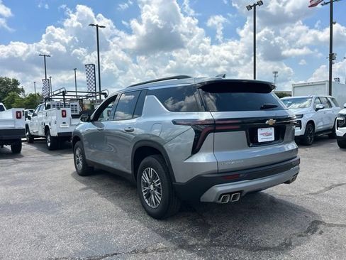 Used 2026 Chevrolet Traverse LT FWD image 5