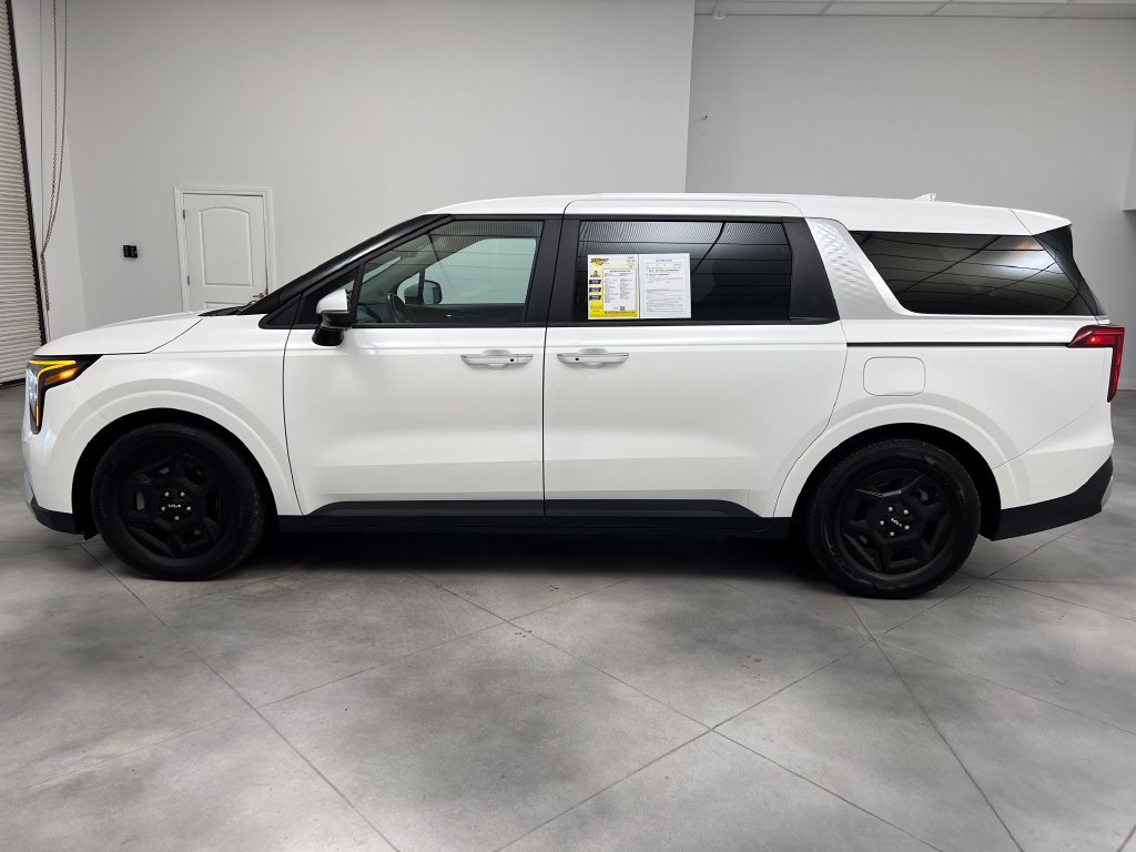 Used 2025 Kia Carnival FWD image 5