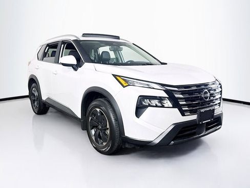 Used 2024 Nissan Rogue SV w/ SV Premium Package image 3