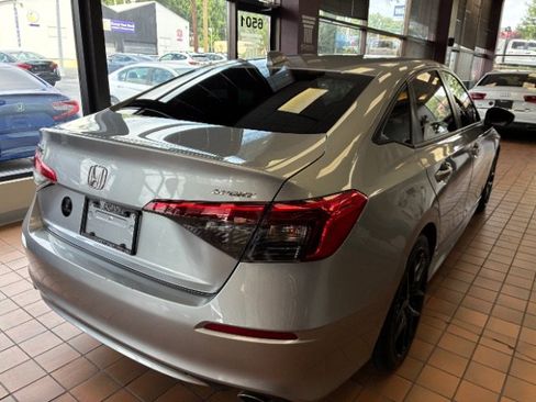 Used 2023 Honda Civic Sport image 5