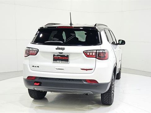 Used 2025 Jeep Compass Trailhawk AWD/4WD image 7
