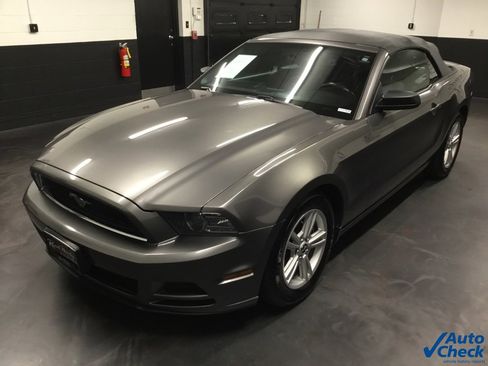 Used 2014 Ford Mustang Convertible image 17