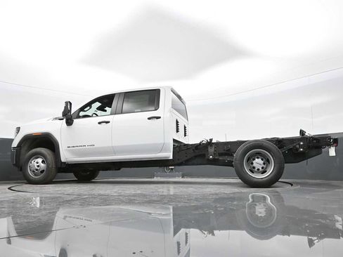 New 2025 GMC Sierra 3500 Pro w/ Convenience Package image 21