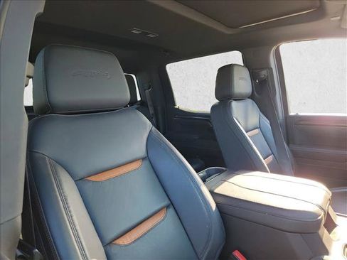 Used 2025 GMC Sierra 1500 AT4 w/ AT4 Premium Package AWD/4WD image 11