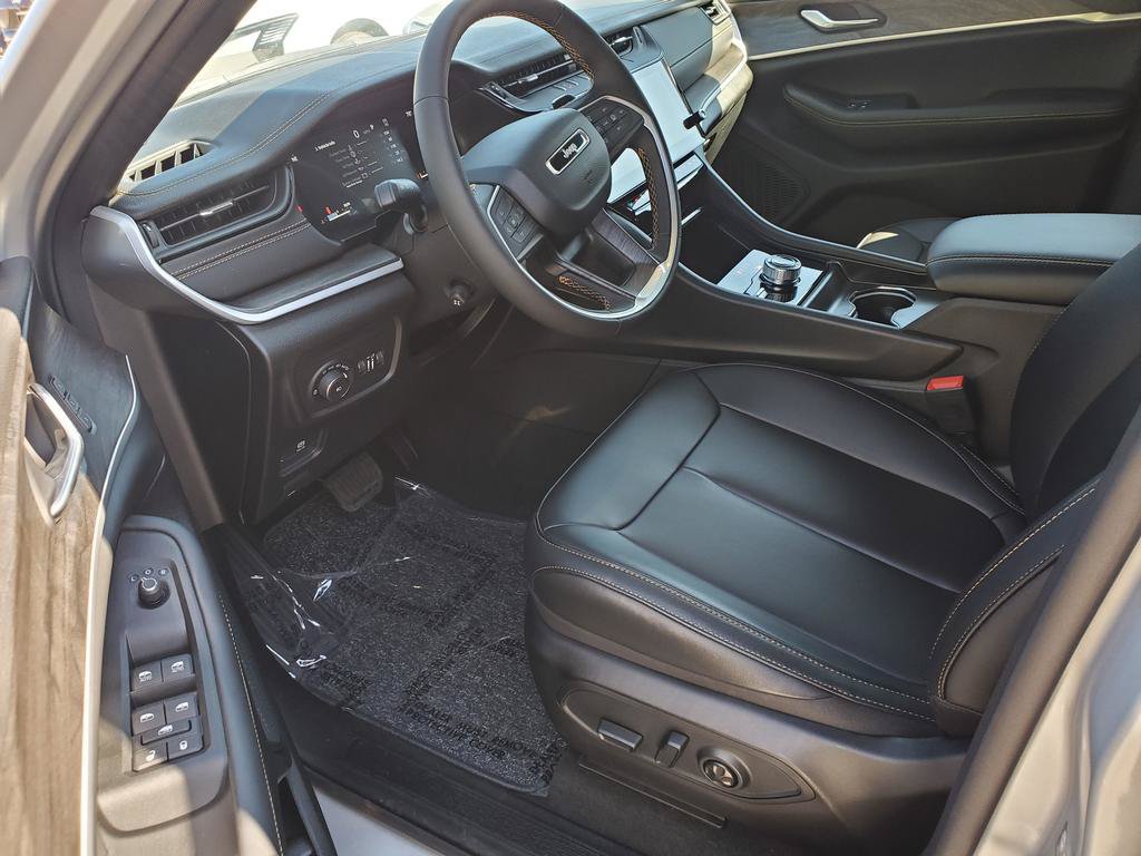 New 2026 Jeep Grand Cherokee Limited AWD/4WD image 6