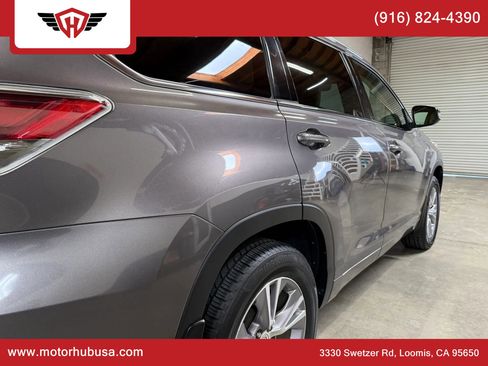 Used 2015 Toyota Highlander XLE image 8