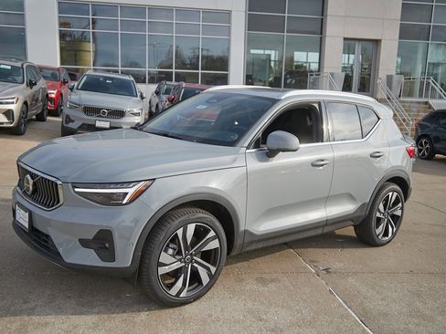 New 2025 Volvo XC40 B5 Plus w/ Climate Package image 6