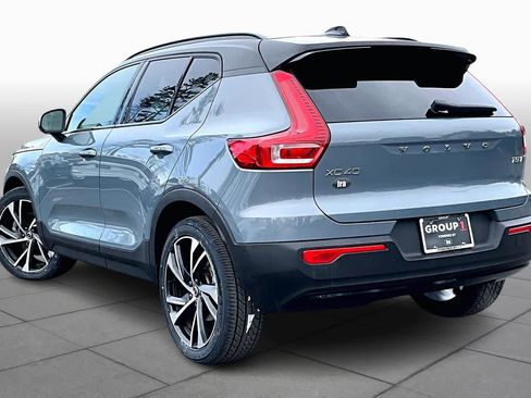 Certified 2022 Volvo XC40 T5 R-Design w/ Advanced Package image 11