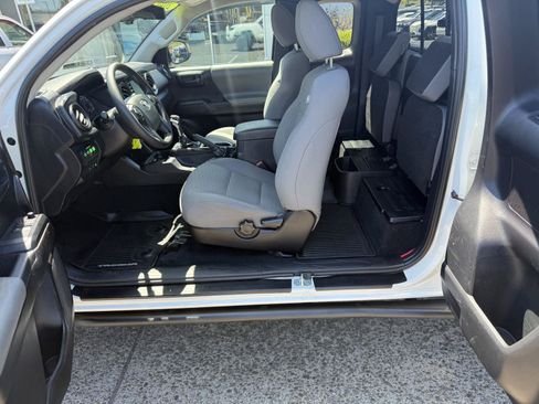 Used 2020 Toyota Tacoma SR w/ SX Package AWD/4WD image 9