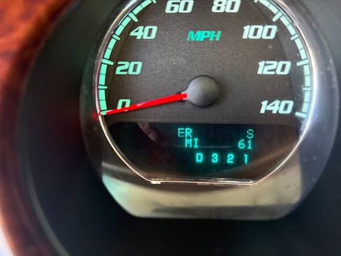 Used 2010 Buick Lucerne CXL image 20