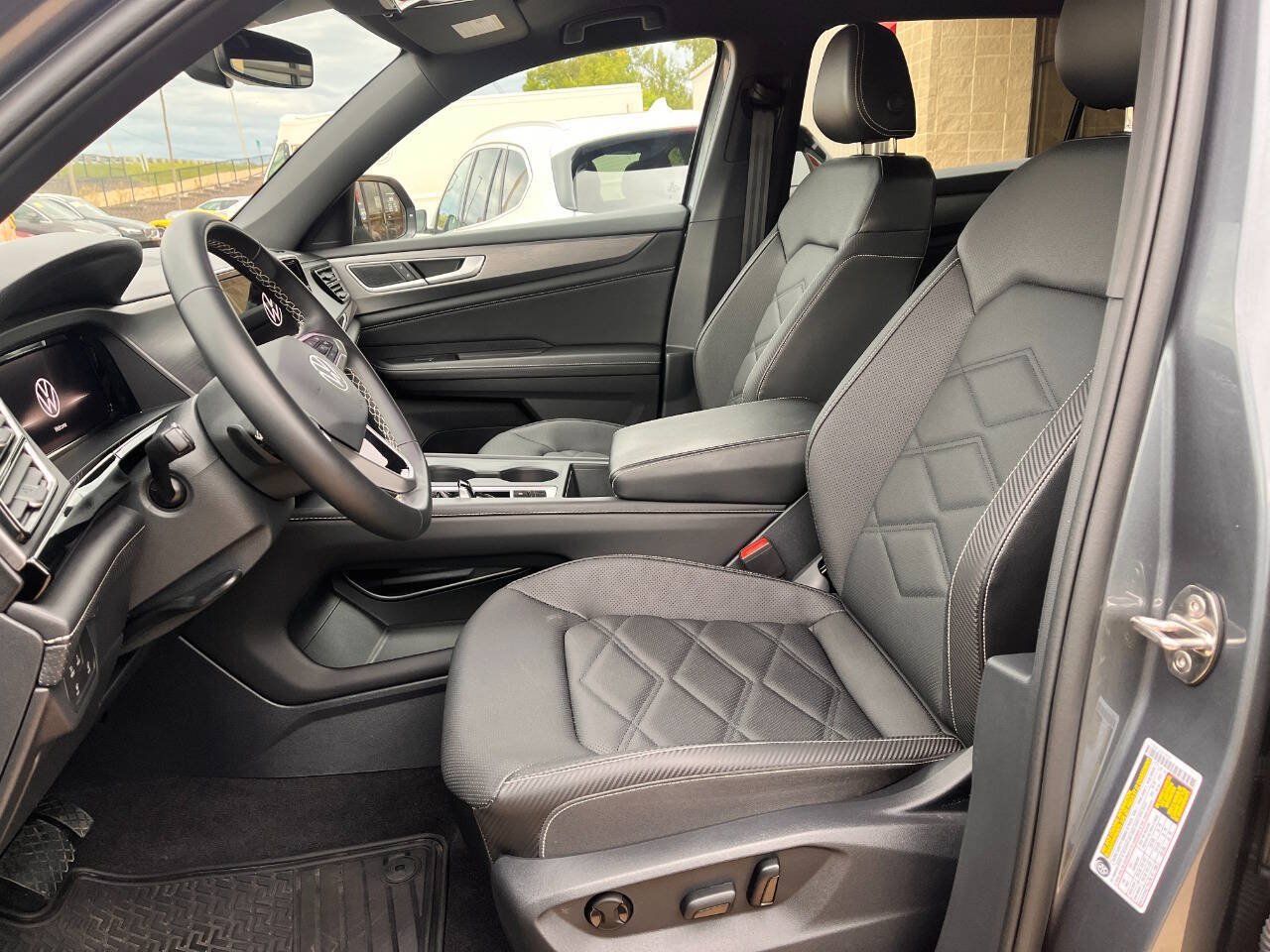 Used 2024 Volkswagen Atlas Cross Sport SE AWD/4WD image 9