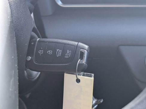 Used 2025 Hyundai Elantra SE image 36