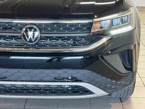 Used 2024 Volkswagen Taos SE w/ Panoramic Sunroof Package image 11