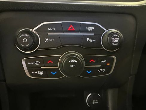 Used 2021 Dodge Charger SXT w/ Blacktop Package RWD image 29