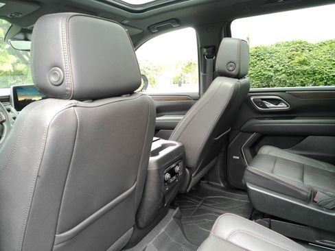 Certified 2023 Chevrolet Suburban High Country AWD/4WD image 13